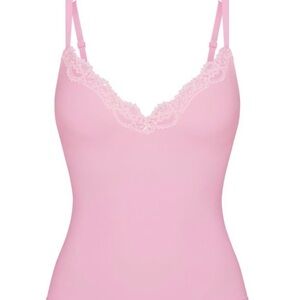 SKIMS FITS EVERYBODY LACE PUSH UP CAMI- BUBBLEGUM